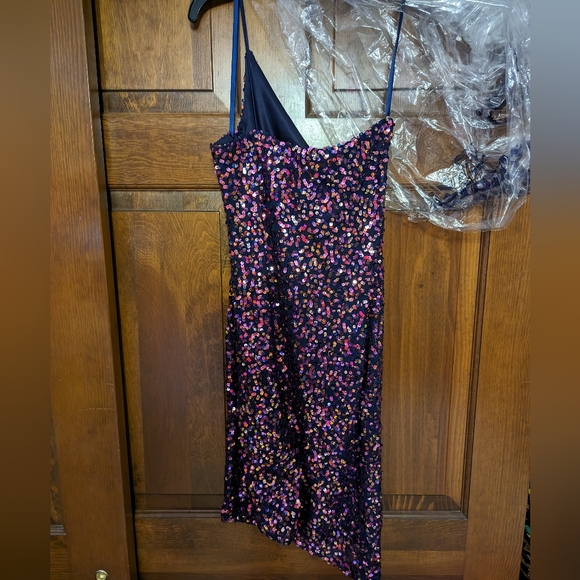 Short Purple homecoming dress - Sequins - one shoulder - medium - form fitting - Picture 9 of 11